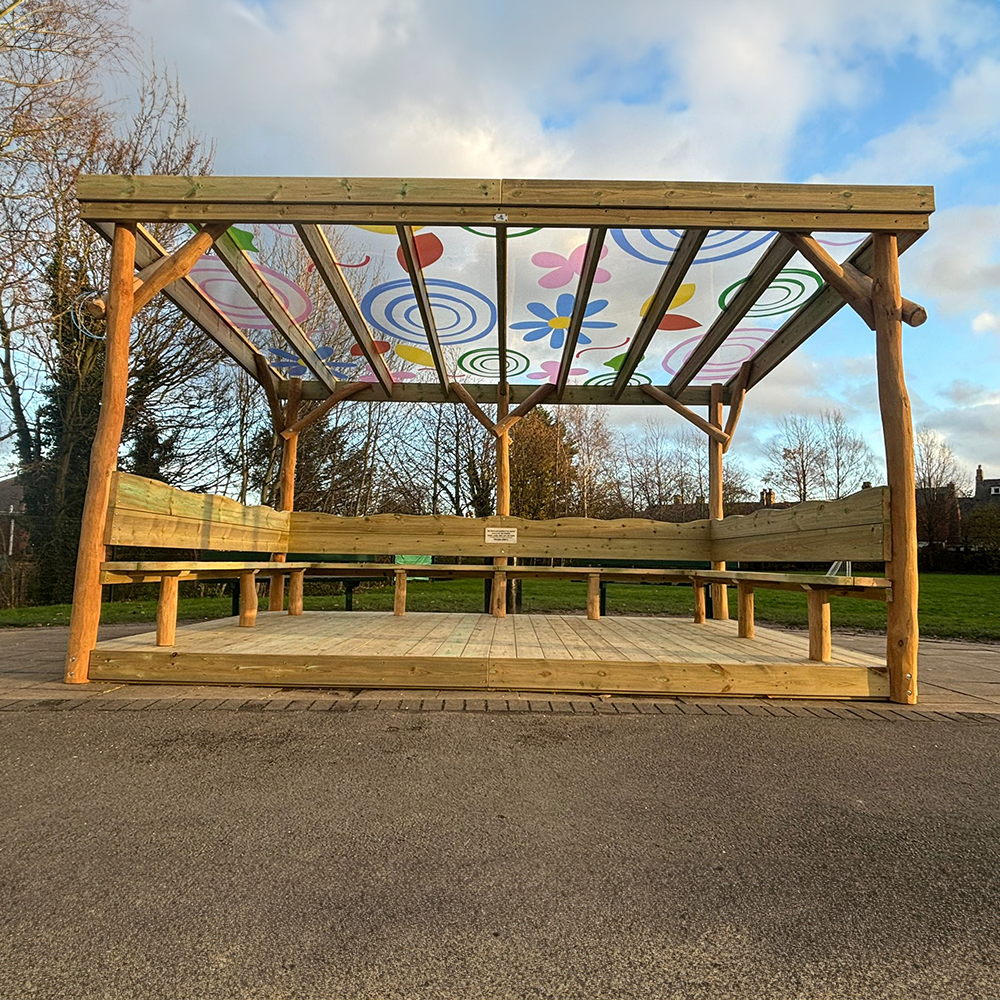 Robinia Shelter with Perspex Patterned Roof