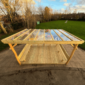 Robinia Shelter with Perspex Patterned Roof