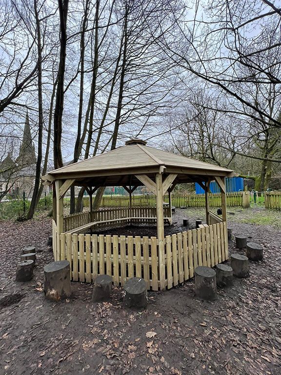 firepit-shelter-primary-school-derbyshire-4