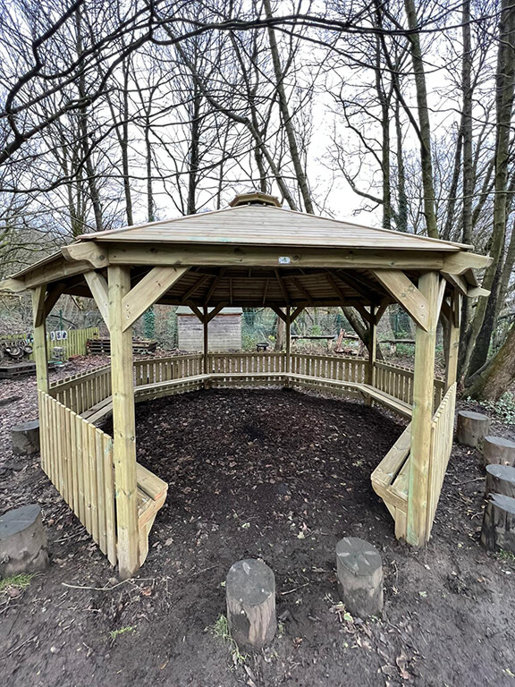 firepit-shelter-primary-school-derbyshire-6