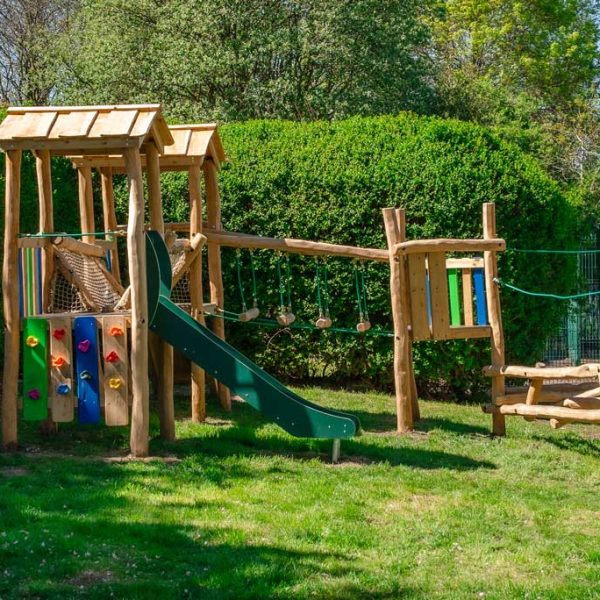 Bespoke Outdoor Playground (1)