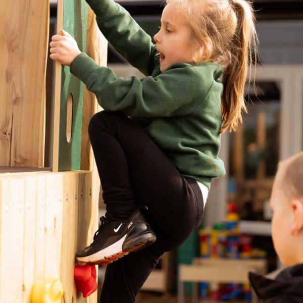Interactive Climbing Walls (4)