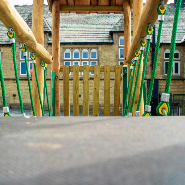 Log Crossing with Handholds