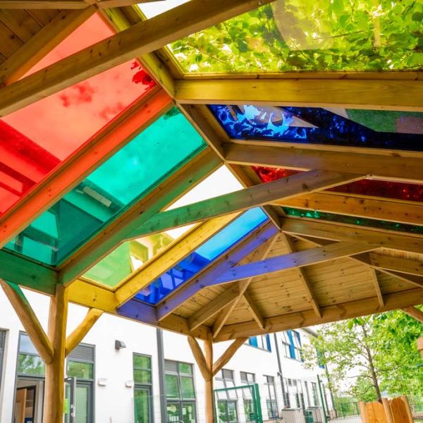 Robinia Perspex Shelter (3)