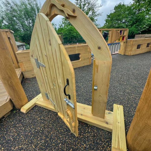 Timber Amphitheatre and Role Play Features (3)