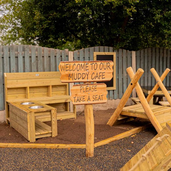 Timber Mud Kitchen (3)