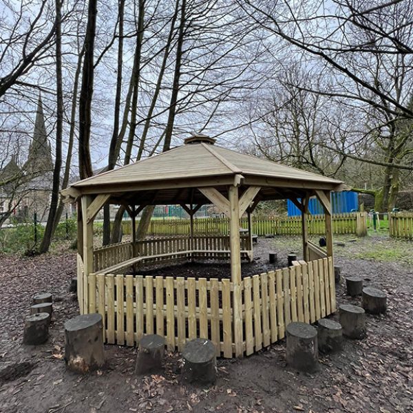 firepit-shelter-primary-school-derbyshire-4