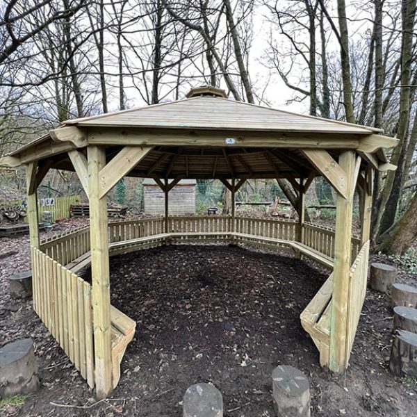firepit-shelter-primary-school-derbyshire-6